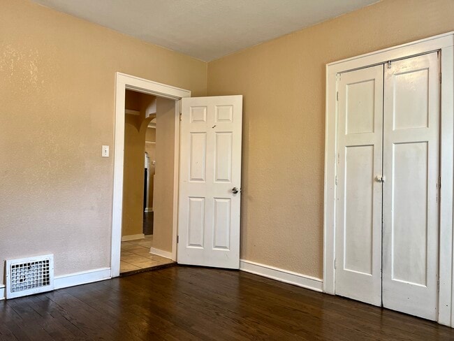 Building Photo - 4645 N 38th St