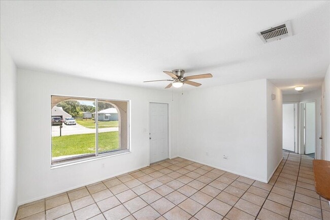 Building Photo - 849 SW Belmont Cir