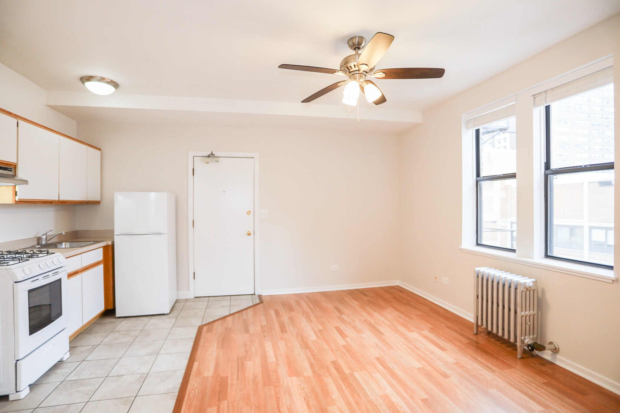 Building Photo - 6157 N Kenmore Ave
