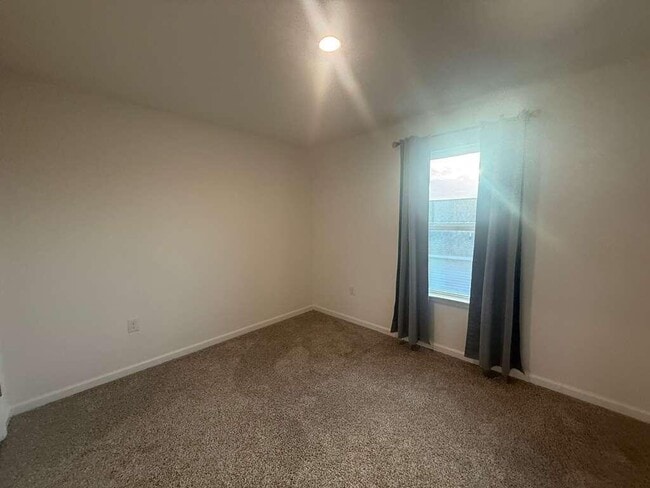 Building Photo - 128 Bluebeech St