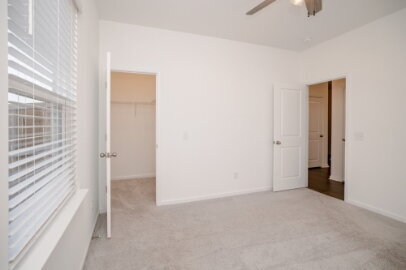 Building Photo - Spacious 4BR Single-level Home with Open Floor Plan & 2-Car Garage
