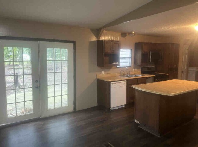 Building Photo - 163 Poplar Ln