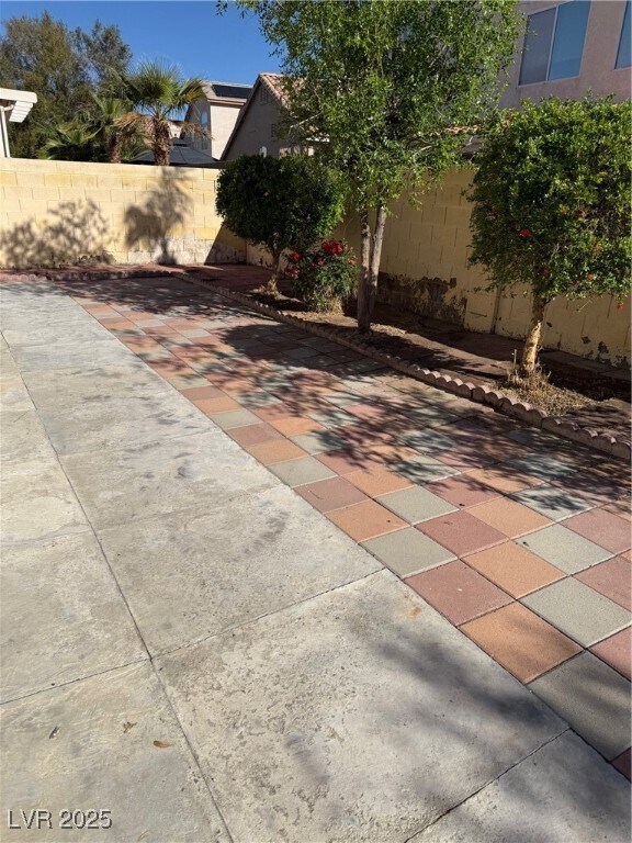 Building Photo - 7856 Bonaventure Dr