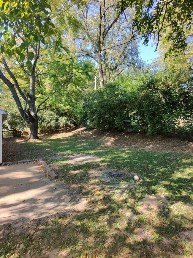 Building Photo - Freshly Updated Florissant Rental – Perfect for Families!