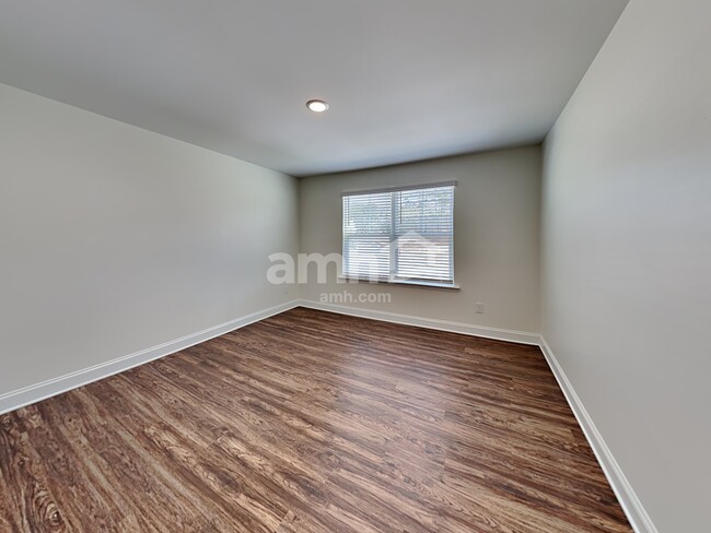 Building Photo - 3250 Oakfields Rd