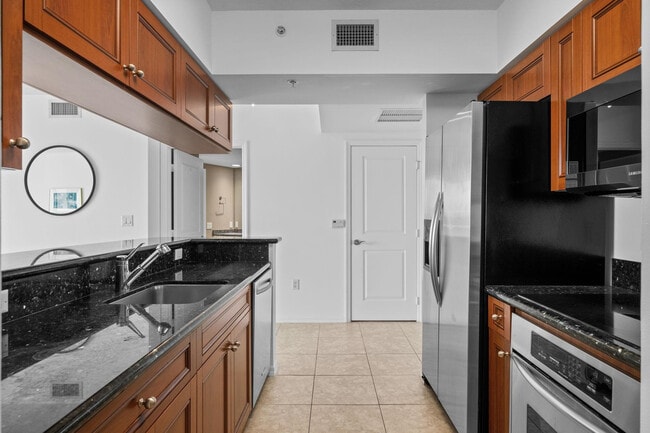 Building Photo - 347 N New River Dr E