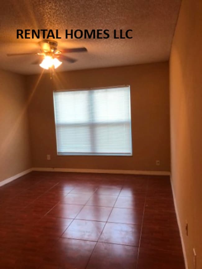 Building Photo - All Tile Throughout the Unit, One Story Pa...
