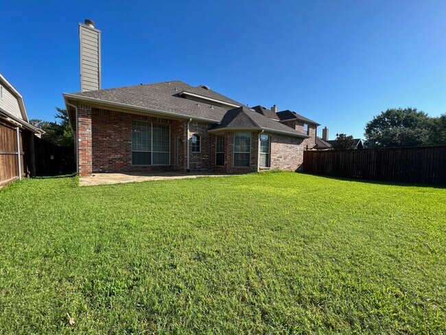 Building Photo - Lovely 4 bedroom 3 bath home!