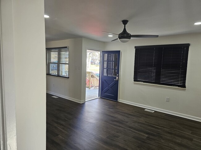 Building Photo - 3303 George Light Rd