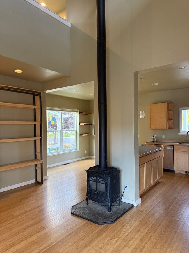 Building Photo - A Lovely Westside Single Family Home in the Desirable Valley West Subdivision