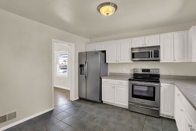 Building Photo - 2318 Templeton Gap Rd