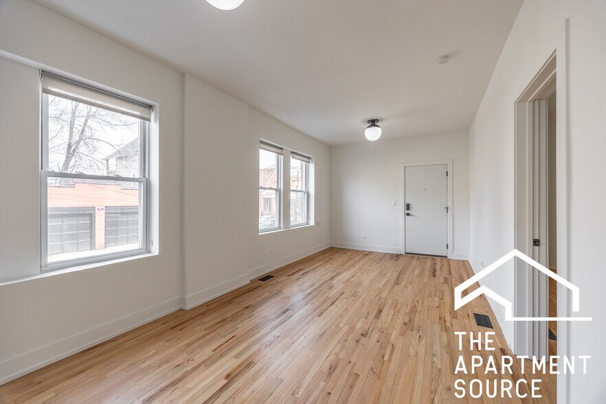 Building Photo - 3051 W Medill Ave