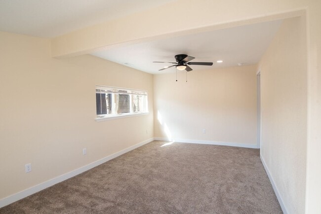 Building Photo - Fully Updated 2 Bed 1 Bath in Woodland Park!