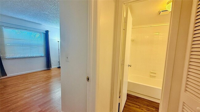 Building Photo - 6969 SW 36th Dr