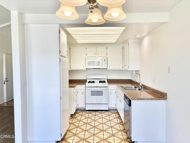 Building Photo - 4911 Catamaran St