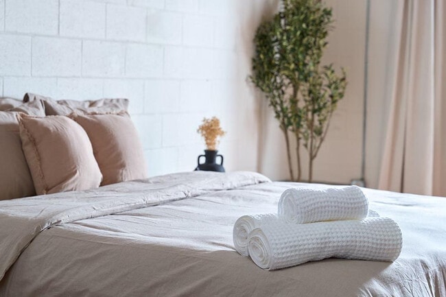 Building Photo - 403 E 33rd St