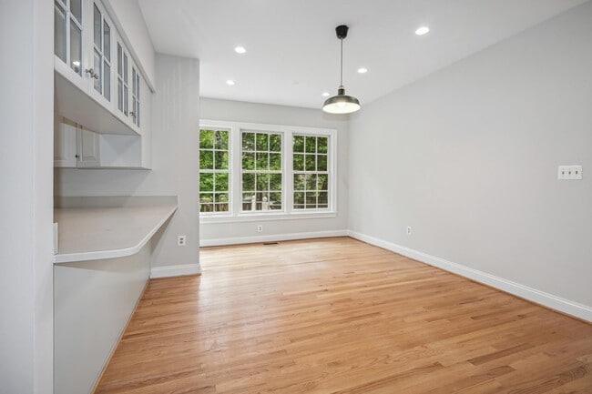 Building Photo - 3525 Williamsburg Ln NW