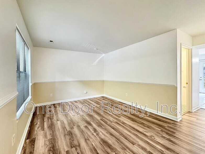 Building Photo - 285 Merrimac Trail