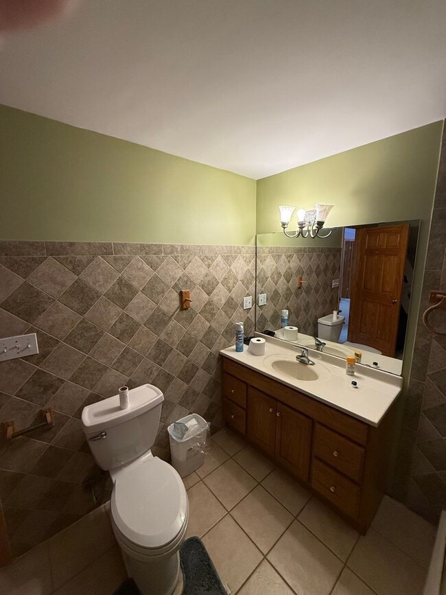 Building Photo - Spacious 5 Bedroom Home in Andover | Finished Walkout | 3-Car Garage