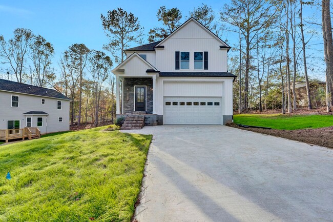 Primary Photo - Charming 4 Bedroom Haven in Laurens