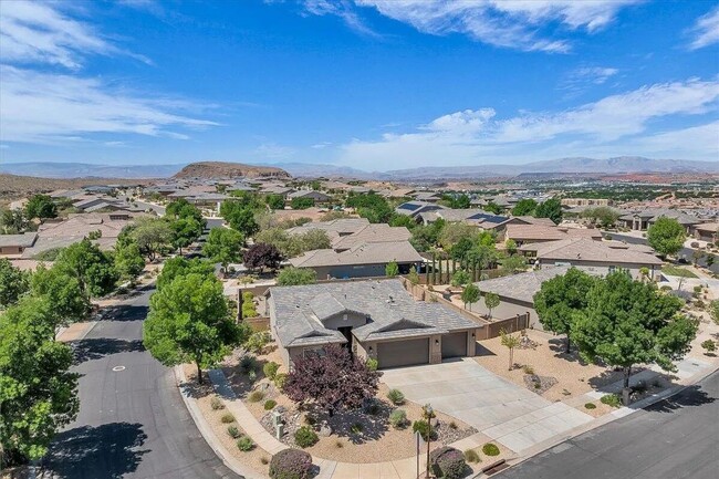 Building Photo - Coral Canyon Living! 3 Bedroom Home with C...
