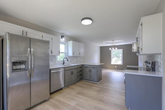 Building Photo - 7802 E 162nd St