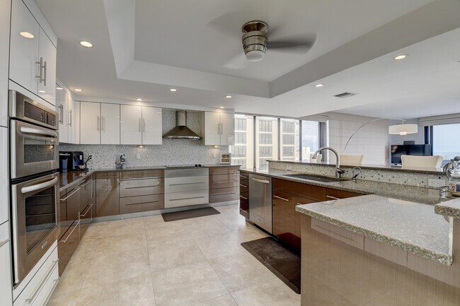Building Photo - 2155 S Ocean Blvd