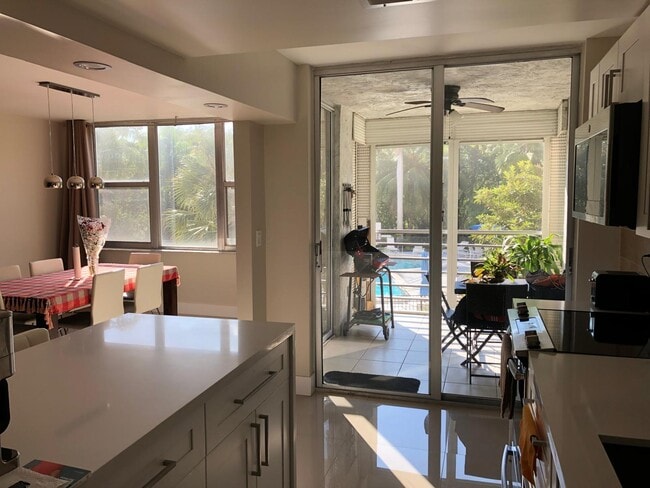 Building Photo - 17890 W Dixie Hwy