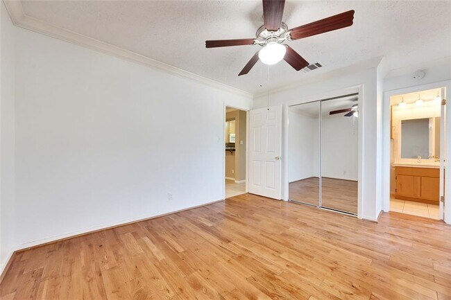 Building Photo - 2510 San Gabriel St