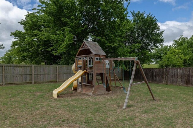 Building Photo - 13427 Meadow Ridge