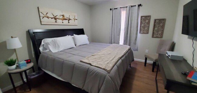 Building Photo - Great new construction fully furnished and stocked home