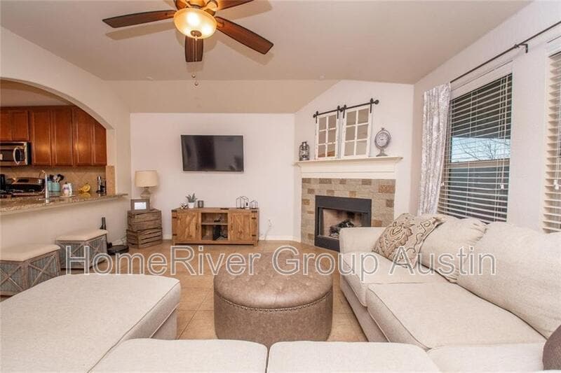 Building Photo - 4235 Fairmeadow Dr