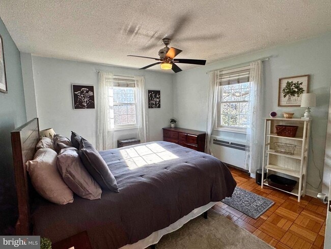 Building Photo - 4372 N Pershing Dr