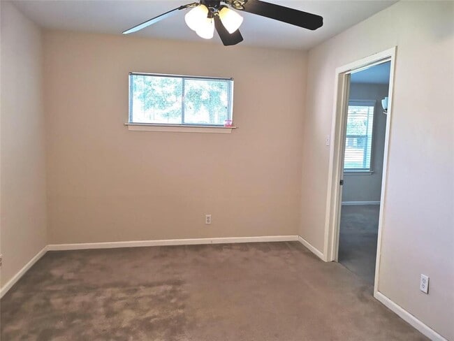 Building Photo - 5405 Huisache St