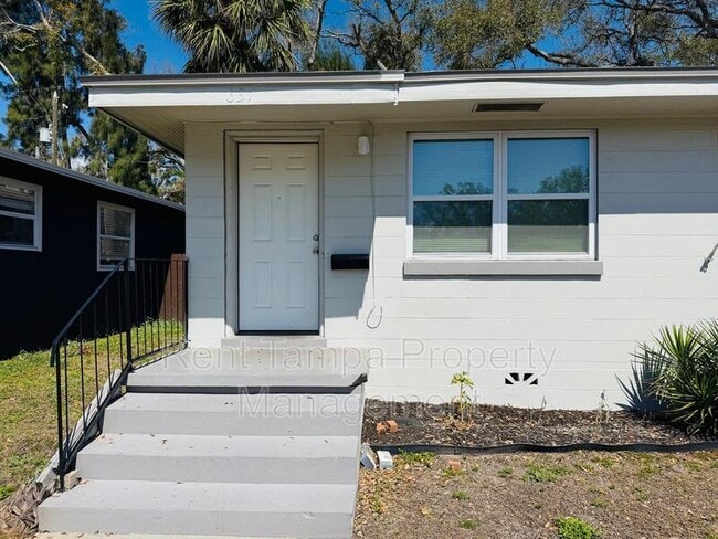 Building Photo - 637-637 17th Ave S