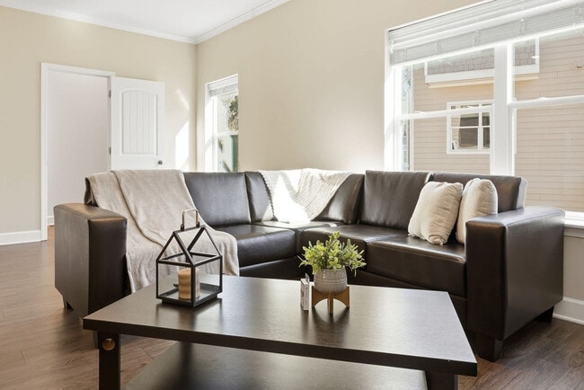 Primary Photo - 205 Tiliwa Ct