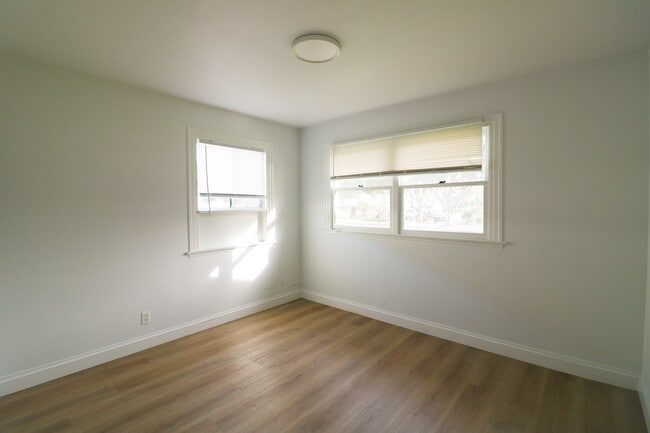 Building Photo - 26205 Oak St