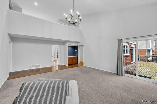 Building Photo - 45077 Roundview Dr