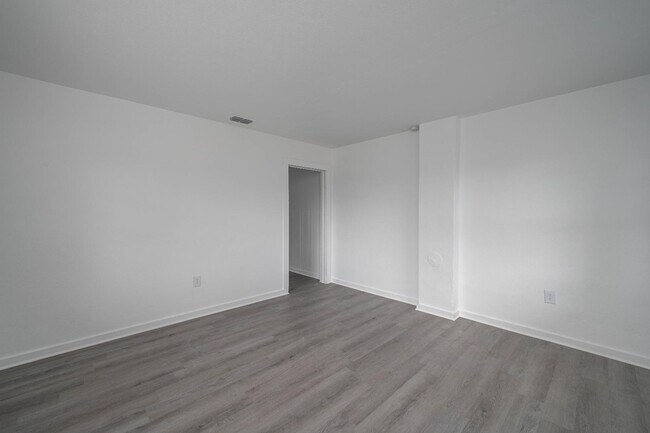 Building Photo - 243 Avenue L NE