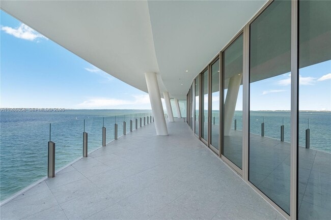 Building Photo - 5 Grove Isle Dr