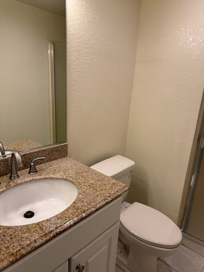 Building Photo - Single Story Halfplex in Natomas