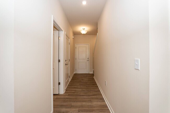 Building Photo - Move In Ready Three Bedroom Home!
