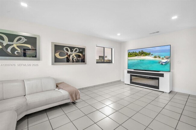 Building Photo - 1417 SW 139th Ave