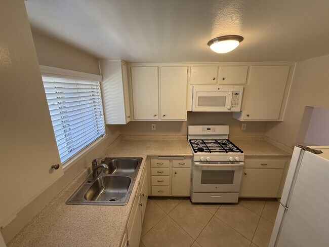 Building Photo - 183 Southampton Way