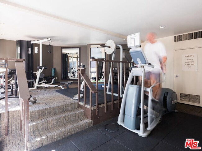 Building Photo - 950 Kings Rd