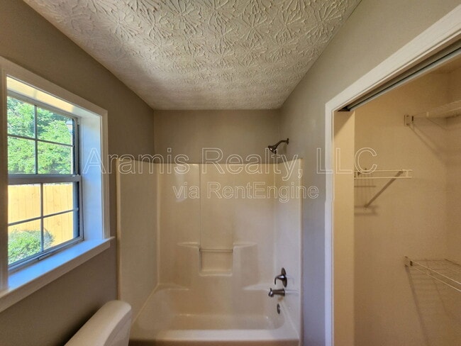 Building Photo - 2800 Pine Valley Way NW