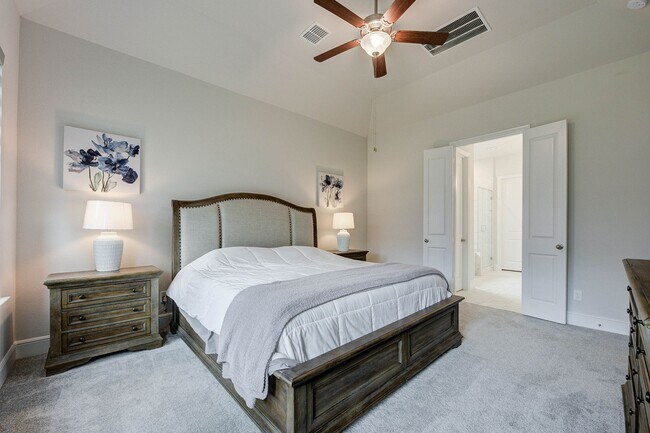 Building Photo - 21820 Enchanted Rock Dr N