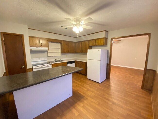 Building Photo - McCullars- 424