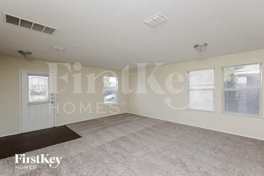 Building Photo - 3824 Bandera Ranch Rd