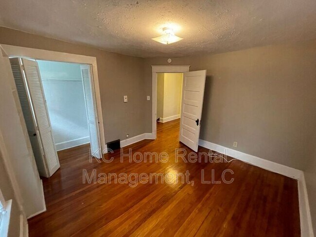 Building Photo - 3554 Genessee St